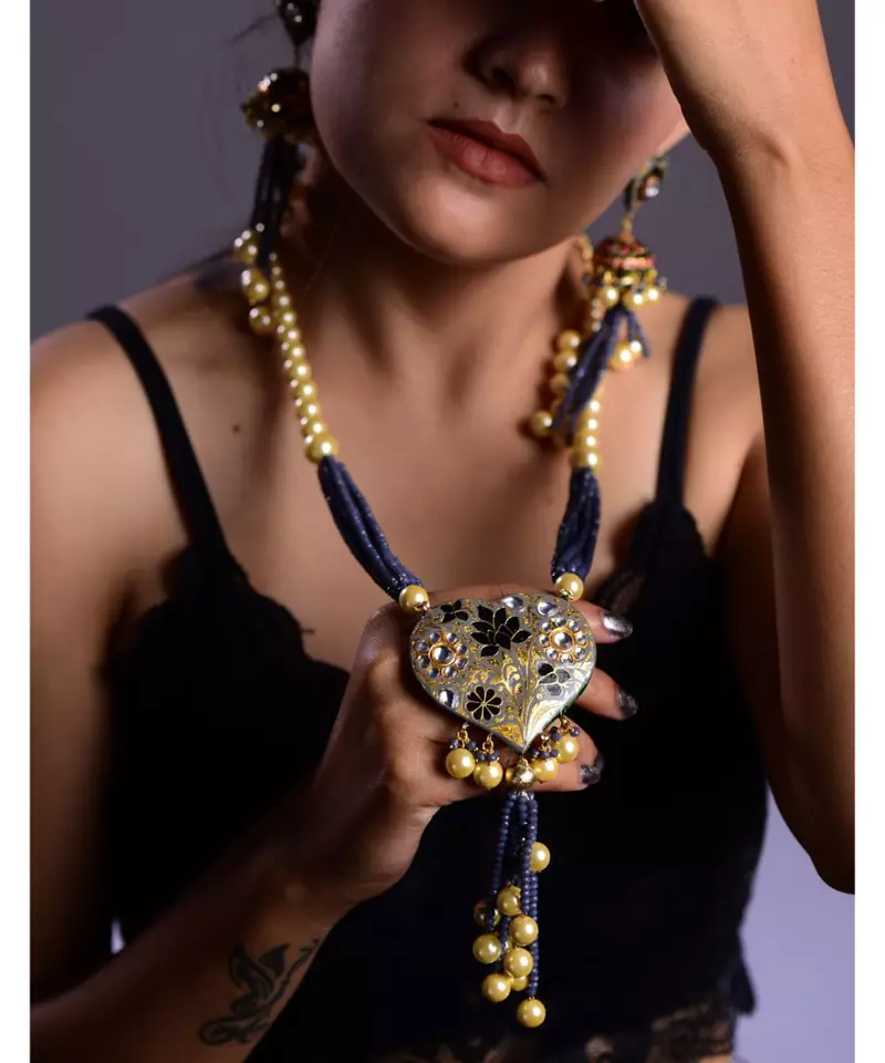 Grey heart style necklace set