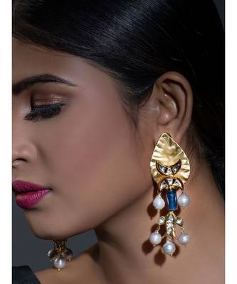 Deluxe White And Gold Plated Textured Earrings 1