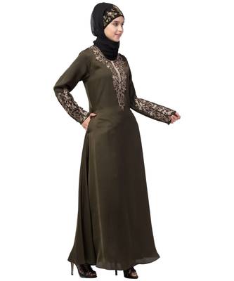 Nazneen Front and Sleeve Resham embroidered A line Abaya 4