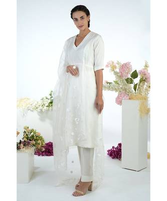 White 3D Floral Hand Embroidered Dupatta with Kurta Set 1
