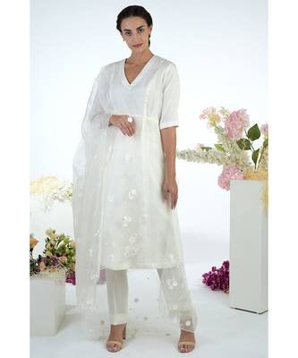 White 3D Floral Hand Embroidered Dupatta with Kurta Set 2
