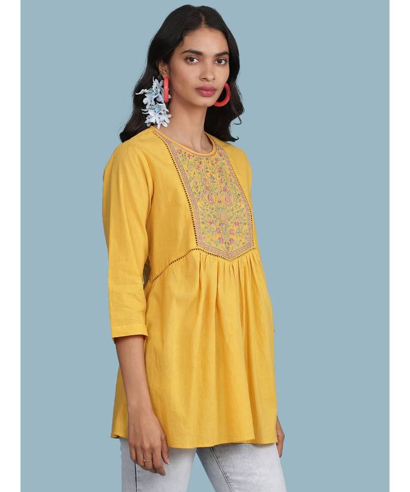 Round_Neck 3/4 Sleeve Kurti Embroidered At Yoke