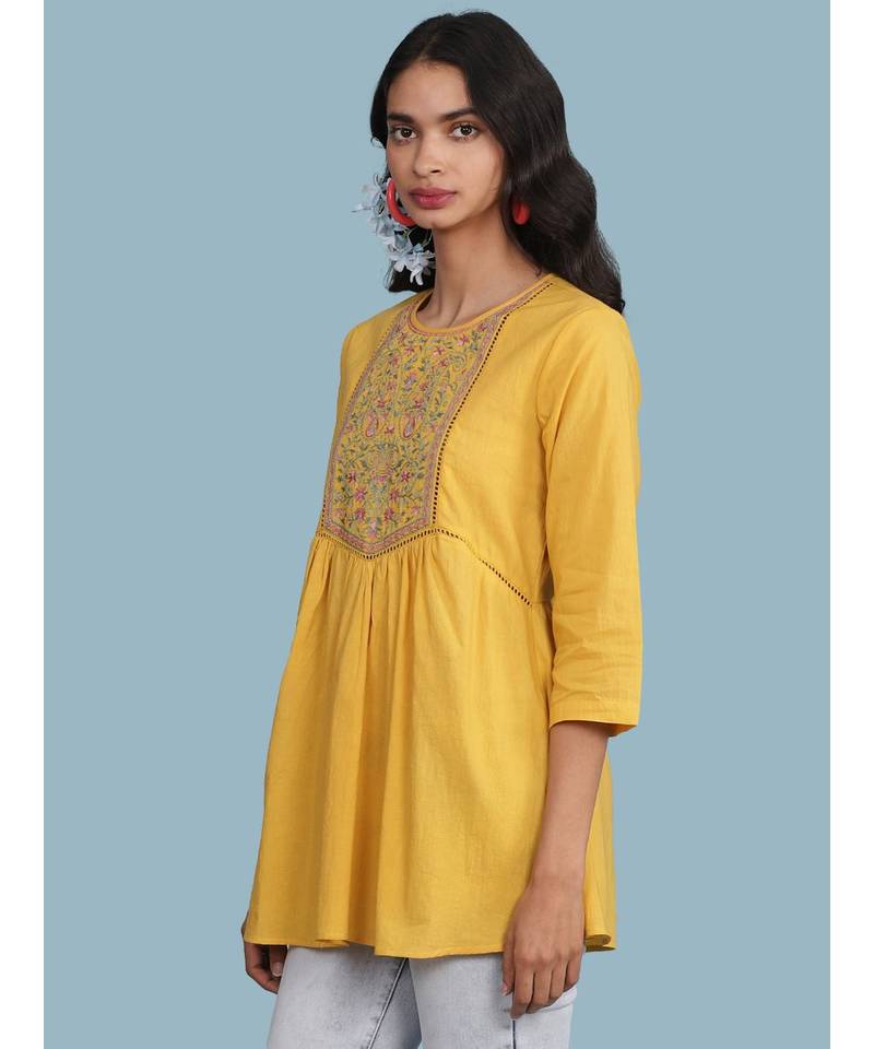 Round_Neck 3/4 Sleeve Kurti Embroidered At Yoke
