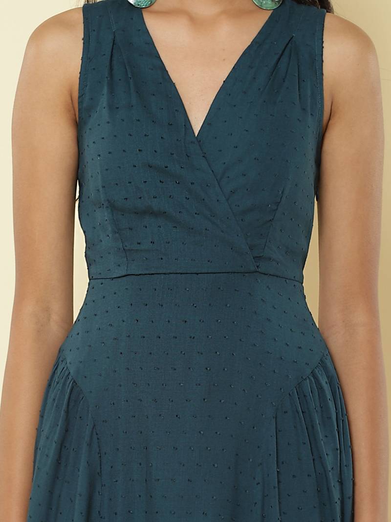 V Neck Sleevesless Solid Midi Dress