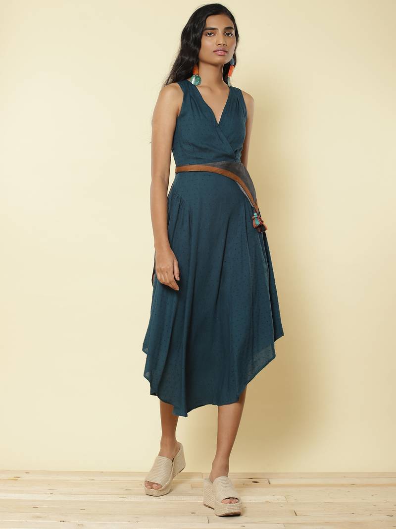 V Neck Sleevesless Solid Midi Dress