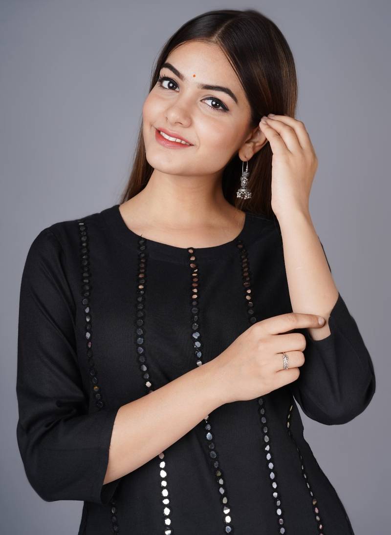 PeerShah Women Kurta and Sharara