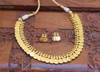 Gold agate necklaces 2