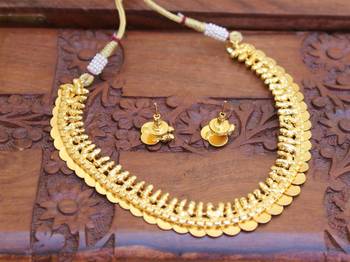 Gold agate necklaces 3