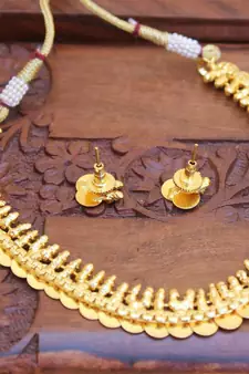 Gold agate necklaces