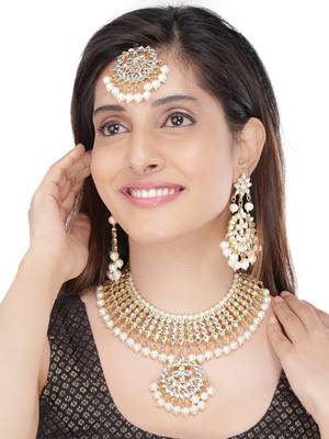 Wedding wear Kundan Beaded Necklace Set with Mang tikka 2