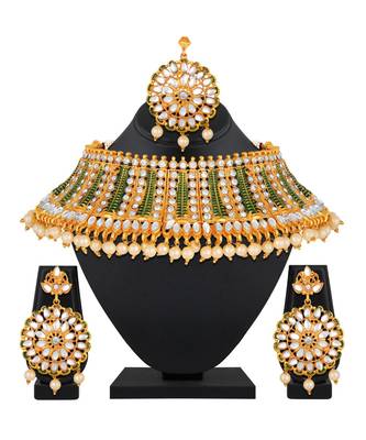 Wedding wear Kundan Pearl Studded Gold toned Choker Necklace Set with Mangtikka 2