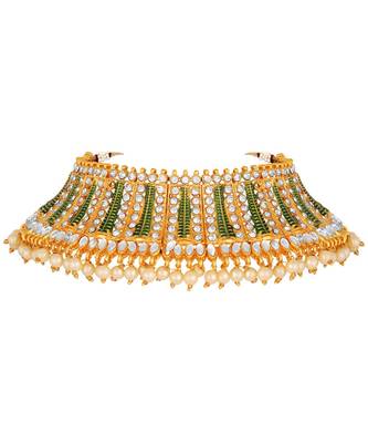 Wedding wear Kundan Pearl Studded Gold toned Choker Necklace Set with Mangtikka 4