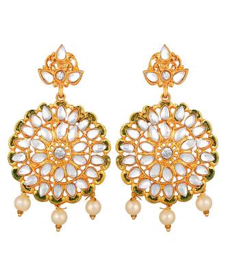 Wedding wear Kundan Pearl Studded Gold toned Choker Necklace Set with Mangtikka 5