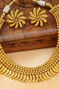 Gold agate necklaces