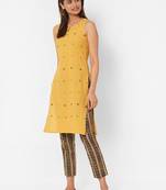 Multicolour geometrical embroidery on the front kurti