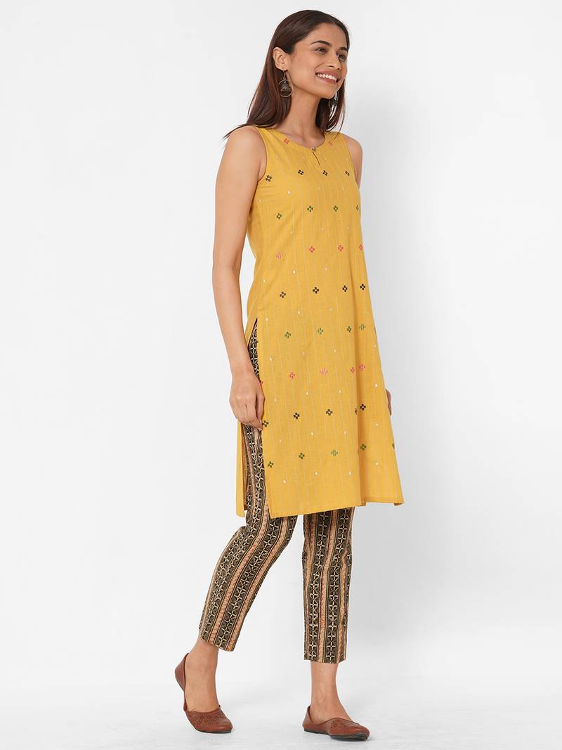 Multicolour geometrical embroidery on the front kurti