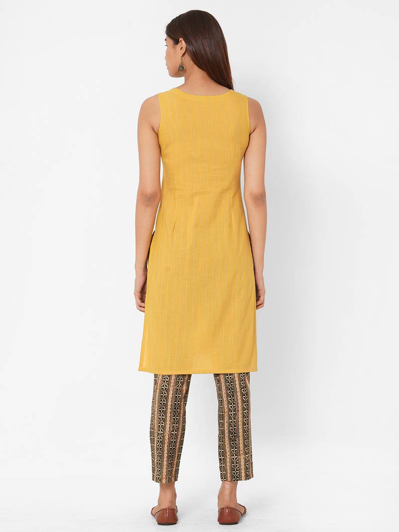 Multicolour geometrical embroidery on the front kurti