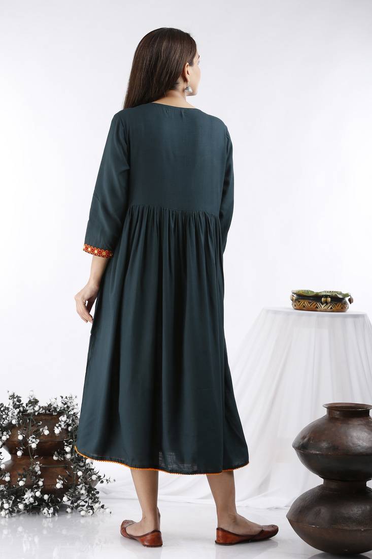 Women Embroidered Solid Rayon Slub Flared Kurta