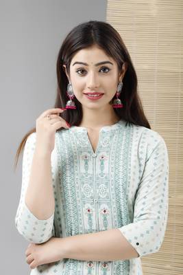 Women Printed Mirror Worked Rayon Slub Straight Kurta 4
