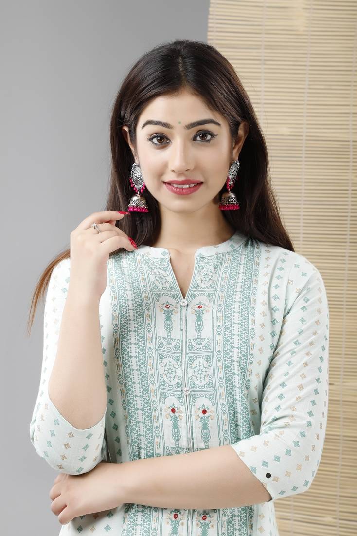 Women Printed Mirror Worked Rayon Slub Straight Kurta