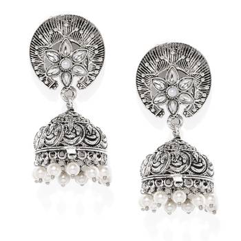 Silver pearl earrings 1