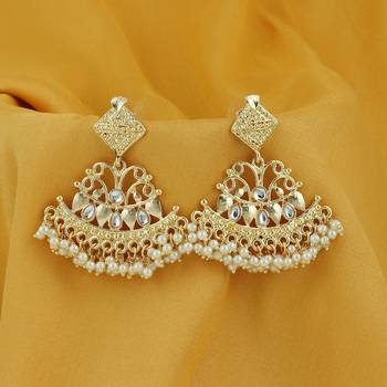 Gold  pearl earrings 3