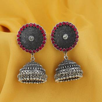 Red pearl earrings 3
