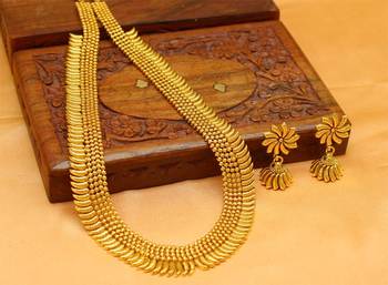 Gold agate necklaces 1