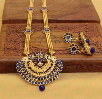 Blue agate necklaces 1