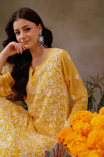 Women'S Hand Embroidered Yellow Georgette Lucknow Chikankari Straight Kurta With Slip