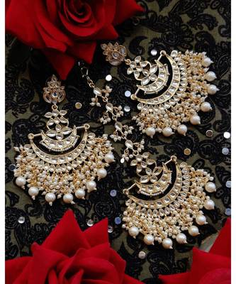 High Quality Kundan Stone Studded Earring With Maangtikka Set 1