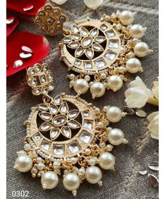 Flower Pattern Kundan Stone Embellished Earrings 1