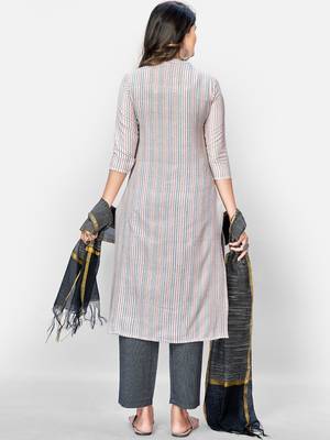 Women's Printed Straight Cotton Peach Kurta With Pant & Dupatta 2