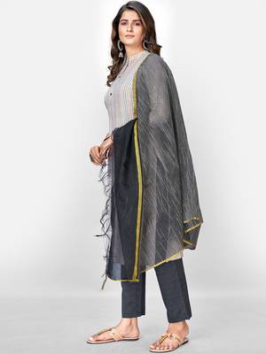 Women's Printed Straight Cotton Peach Kurta With Pant & Dupatta 3