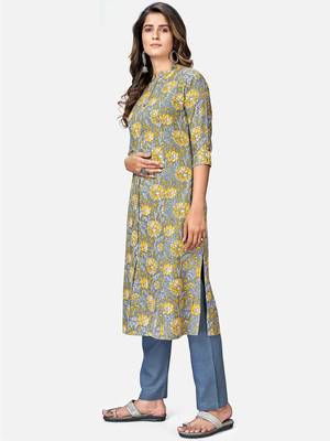 Women's Flower Print A-Line Cotton Grey Kurta With Multiple Slit 3
