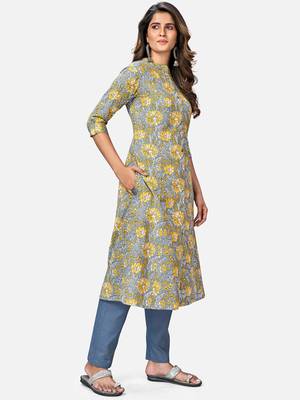 Women's Flower Print A-Line Cotton Grey Kurta With Multiple Slit 4