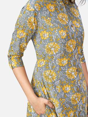 Women's Flower Print A-Line Cotton Grey Kurta With Multiple Slit 6