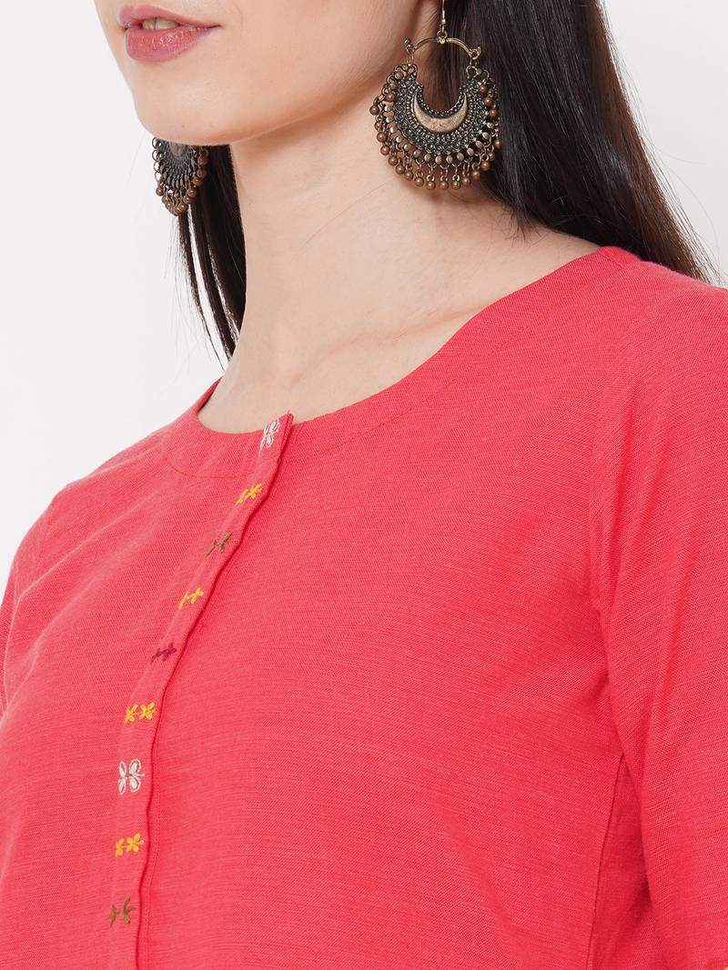 Cotton kurta with embroidery on sleeves