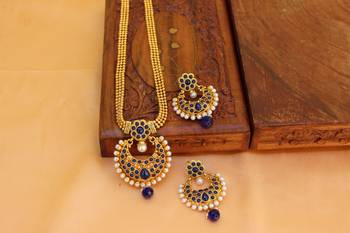 Blue agate necklaces 1