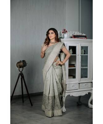 Shraddha arya Grey woven silk blend saree with blouse 3