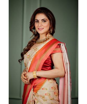 Shraddha arya Cream woven silk blend saree with blouse 6