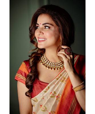 Shraddha arya Cream woven silk blend saree with blouse 7