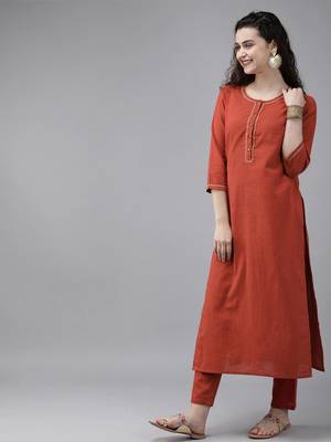 Red Fusion Threads Zari Work Cotton Kurta Set for Women 3