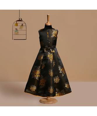 silk_blend gold embroidered   Gown and   Jacket 5