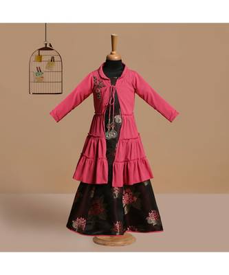 silk_blend pink embroidered   Gown and   Jacket 4