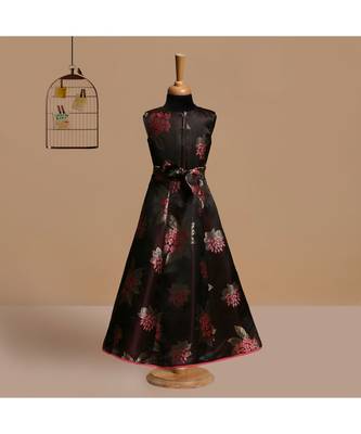 silk_blend pink embroidered   Gown and   Jacket 5