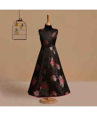 silk_blend pink embroidered   Gown and   Jacket 6