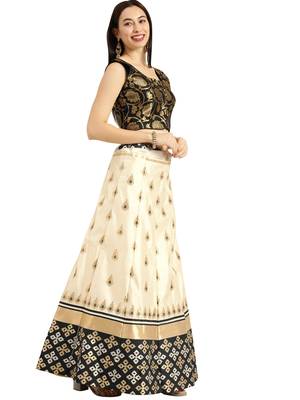 Women Cream Woven Zari Silk Blend Semi Stitched Lehenga 4