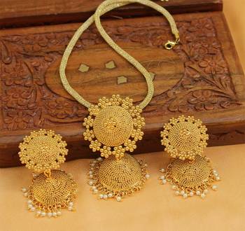 Gold agate pendants 1