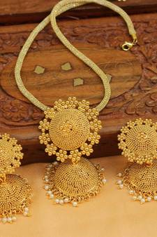 Gold agate pendants